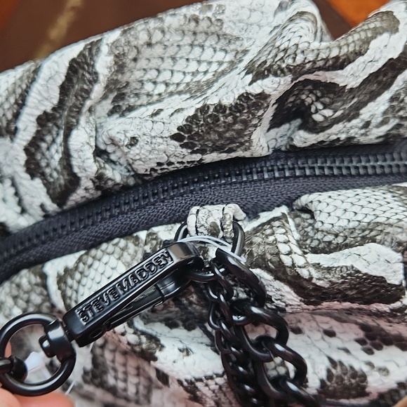 NWT ❗️ Stwve Madden Bantonia snake faux leather puffer Crossbody bag with metal - Picture 6 of 16